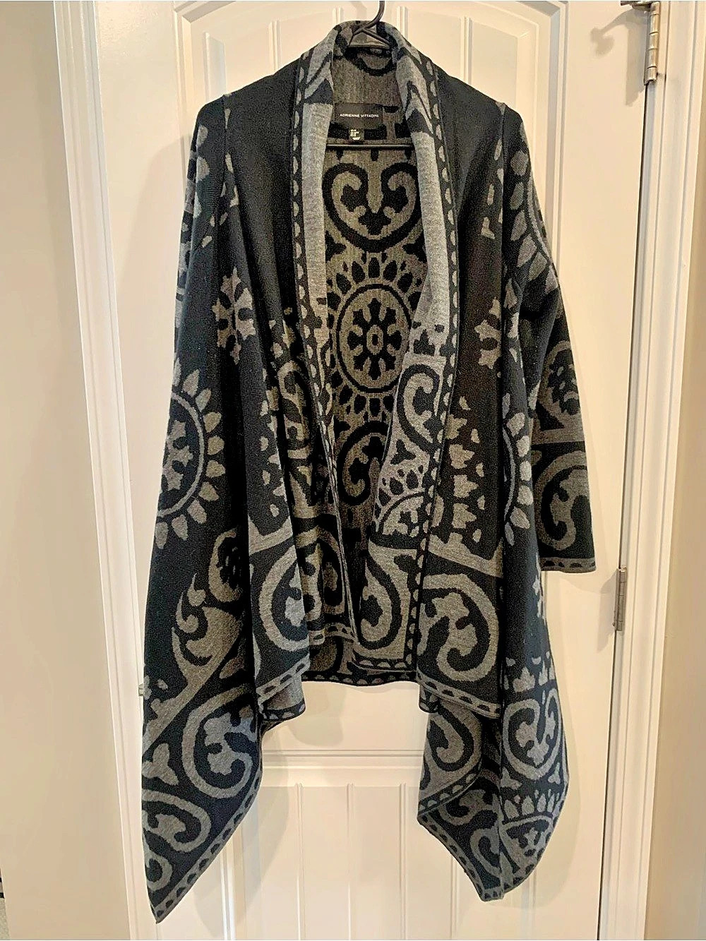 ADRIENNE VITTADINI Exotic Knit Print Draped Cardigan in Black & Gray Size Medium